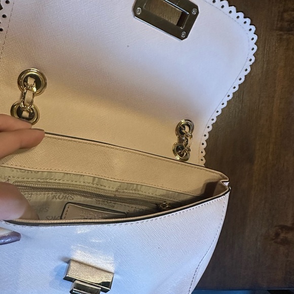 Elegant Michael Kors Pink Chain Strap Women's Bag - Picture 2 of 4